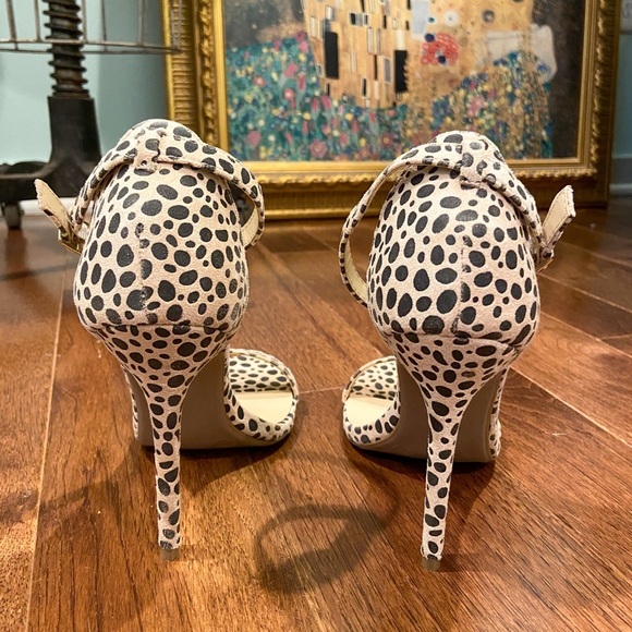 Like New Cheetah Print Strappy Heels 7 US Shoes Sandals 4” Non-skid Pumps - Picture 5 of 7